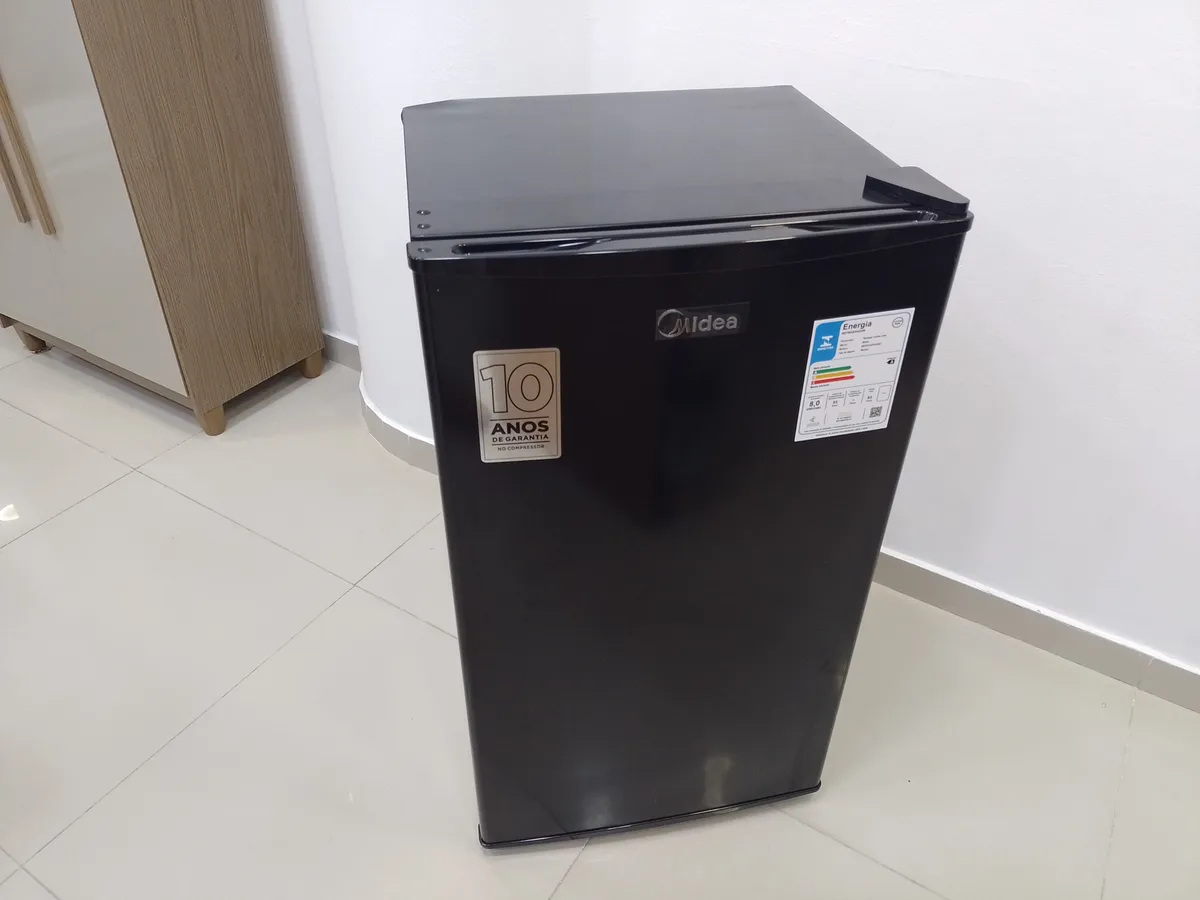 Frigobar 93 Litros Black Edition Inverter Bivolt Midea Preto 110v/220v