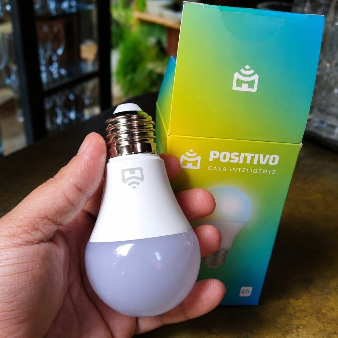 Kit com 2 Lâmpadas Smart Wi-Fi Positivo 9W Bivolt