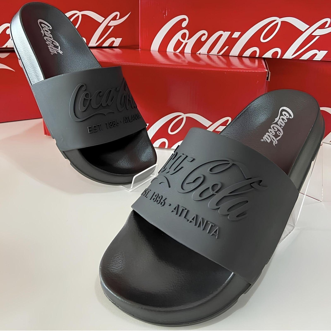 Chinelo Coca Cola Slide Coke Bold Preto