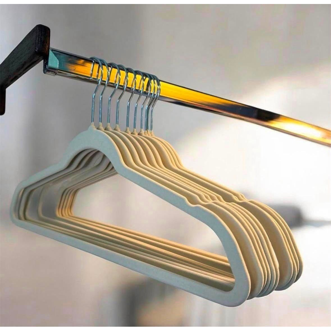 Kit com 30 Cabides Veludo De Roupa