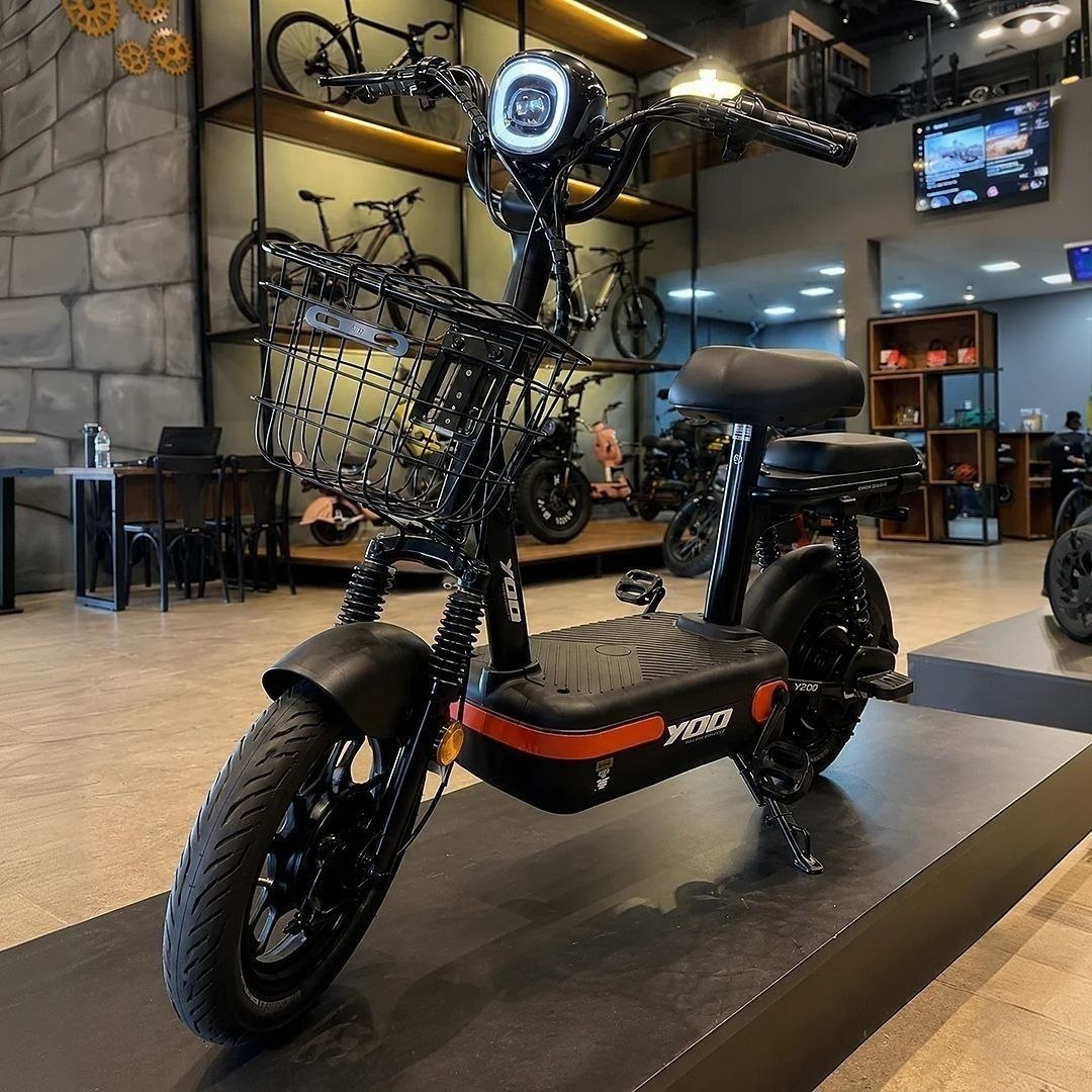 Bicicleta Elétrica Yoo Mobility Y-200 350w Farol Led Scooter Cor Vermelho