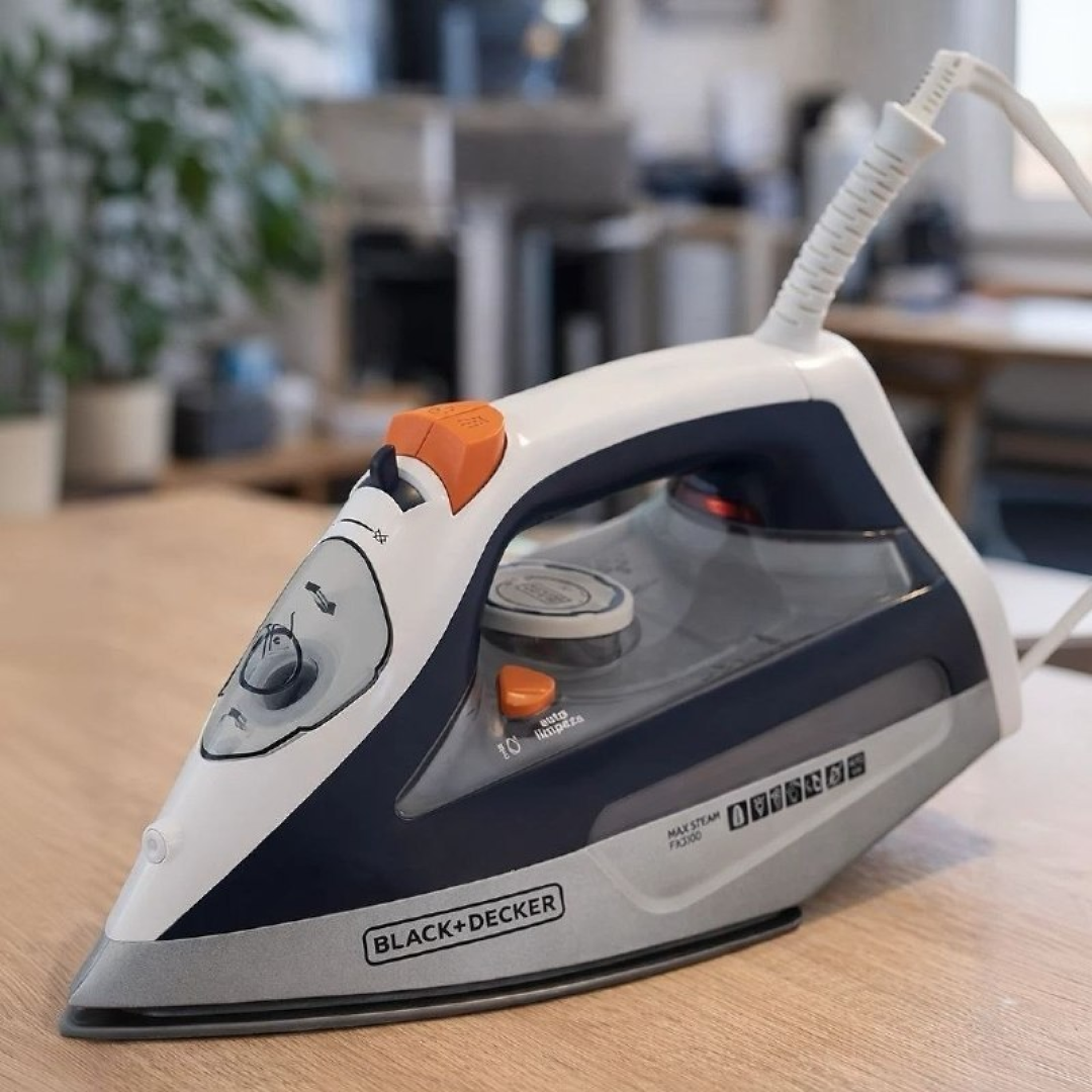 Ferro de Passar a Vapor Black+Decker FX3100