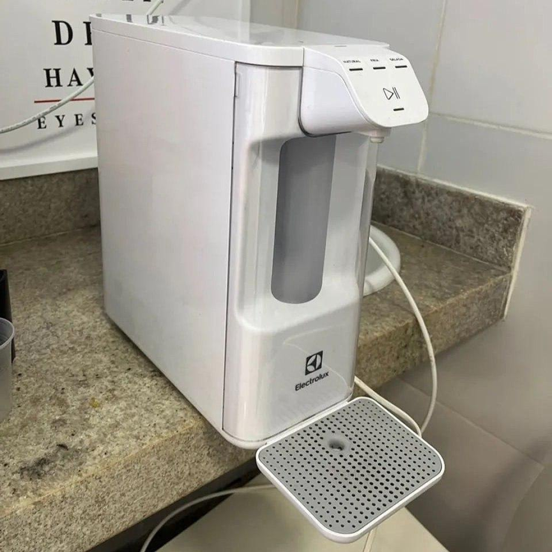 Electrolux Purificador de Água Gelada Fria e Natural Elétrico Compacto Eletronico placa Filtro refil 6 meses ou 3000l Painel Touch Bivolt branco PE12B