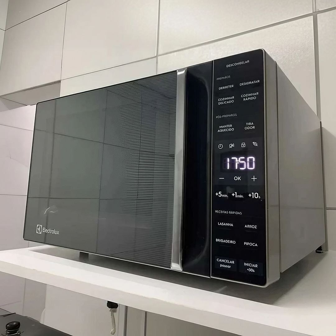 Micro-ondas Electrolux Prata 23L Efficient ME23S 127V