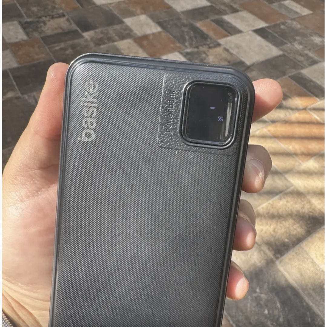 Power Bank Basike 30.000mAh Portátil, Carregamento Rápido 22.5W, com Cabos Embutidos e Display LED para iPhone e Samsung