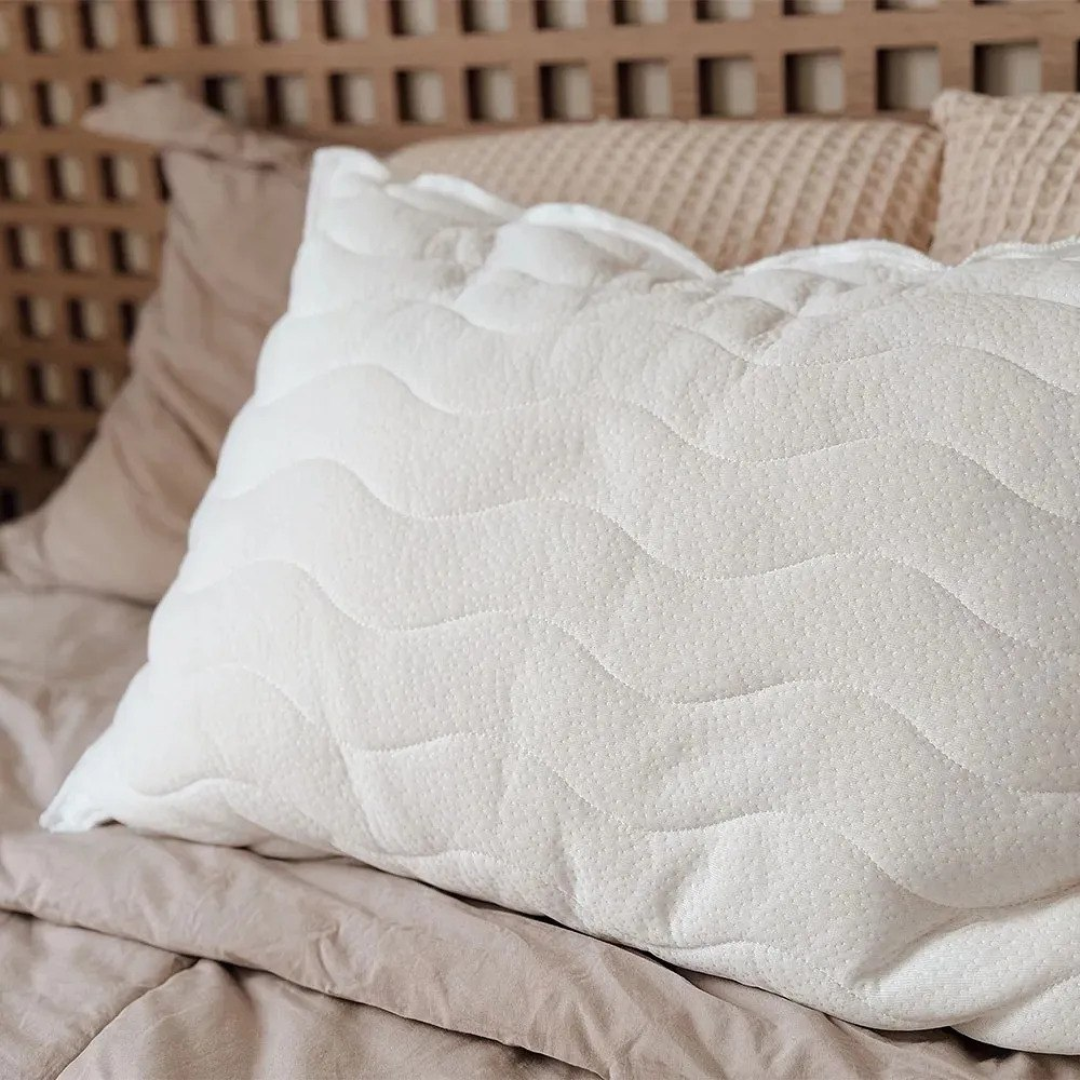 Travesseiro Flocos de Látex Basic Karsten Branco