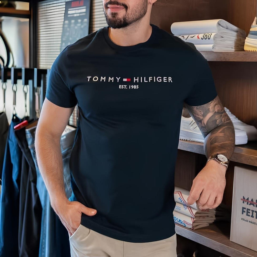 Camiseta Tommy Hilfiger Masculina Logo Tee Preta