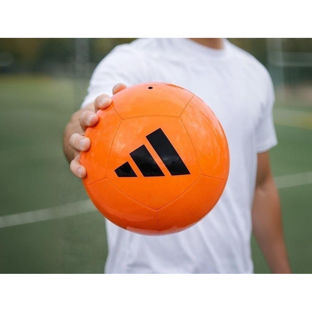 Bola de Futebol Adidas
