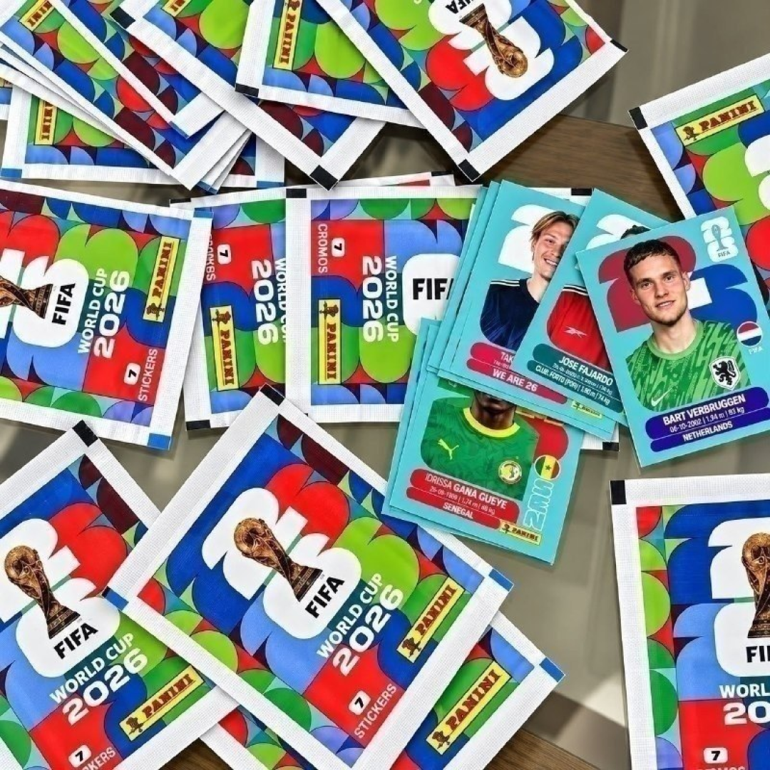 Kit com 12 Envelopes (84 Figurinhas) Panini Copa do Mundo FIFA 2026