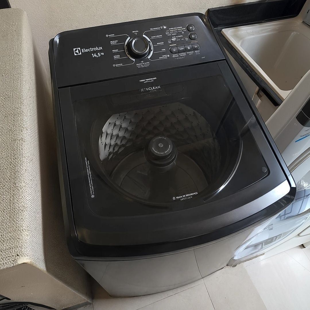 Máquina de Lavar Electrolux 14.5kg Preta Efficient Cesto Inox Jet&Clean e Filtro Fiapos LEP15