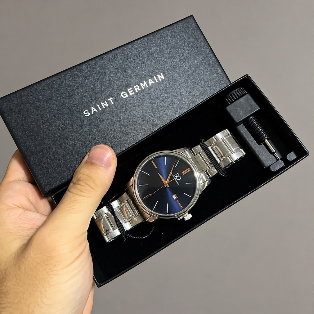 Relógio Masculino Clássico Pulseira Prata Correia Prateada Bisel Prateado Fundo Azul Marinho Saint Germain 42mm Elegante Detalhes Bronze