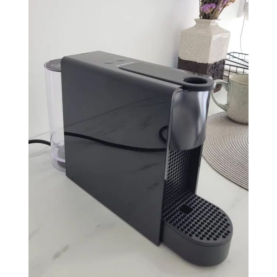 Cafeteira Nespresso Essenza Mini Preta