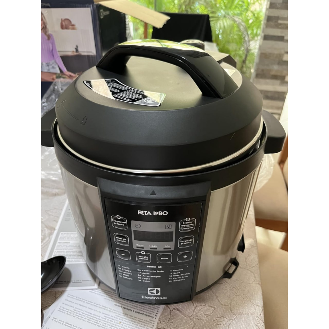 Panela pressão elétrica Electrolux 6L silenciosa 10 travas 3 níveis pressão inox