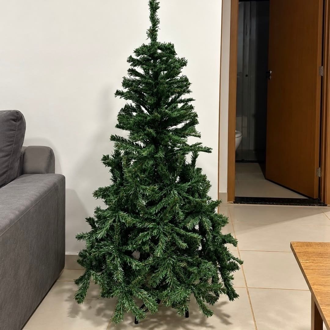 Árvore De Natal 150cm 500 Galhos com Pé De Ferro