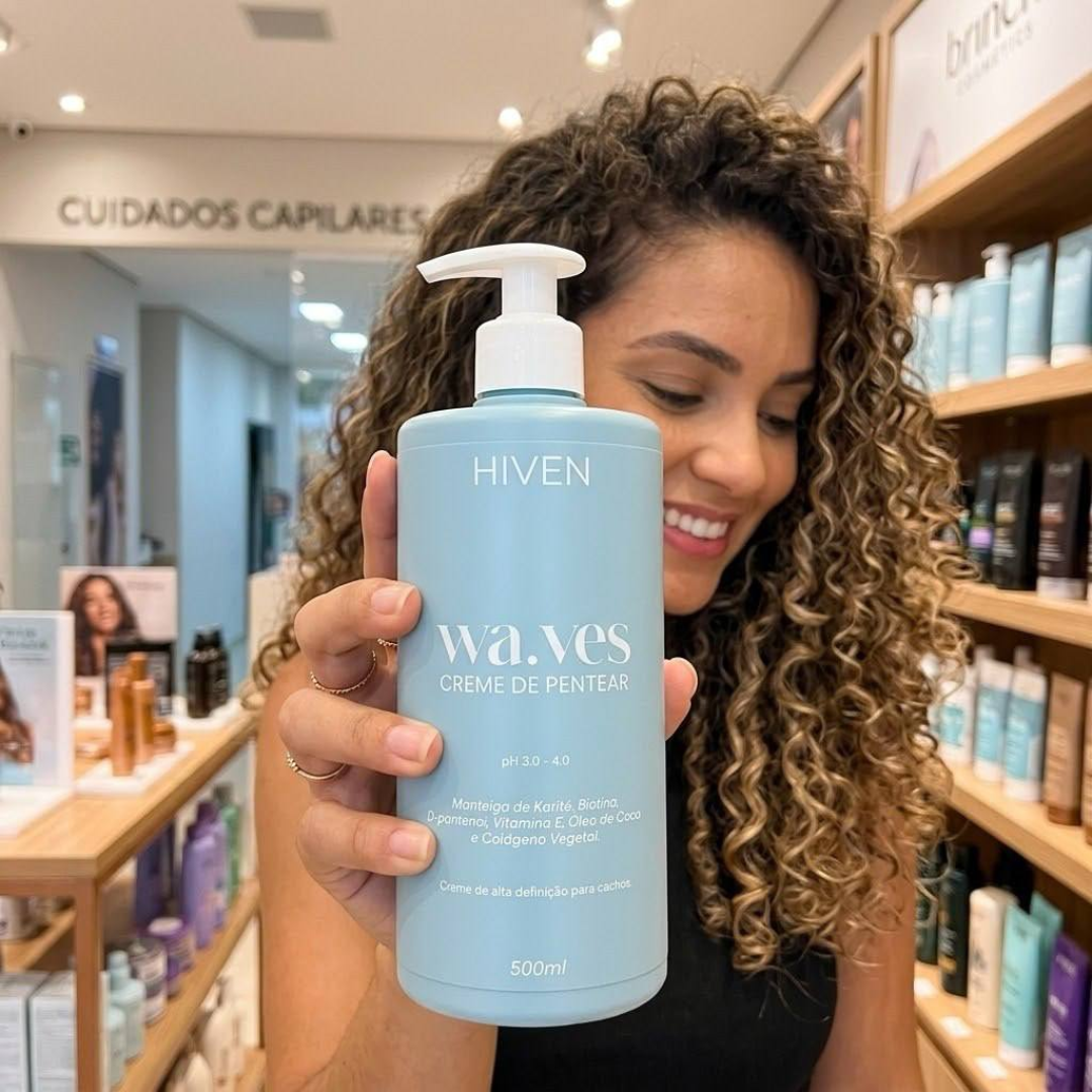 Creme De Pentear Waves 500ml Cabelos Cacheados E Ondulados Definição Hidratante Controle De Frizz Brilho Intenso Biotina D-Pantenol Karité Óleo De Coc...