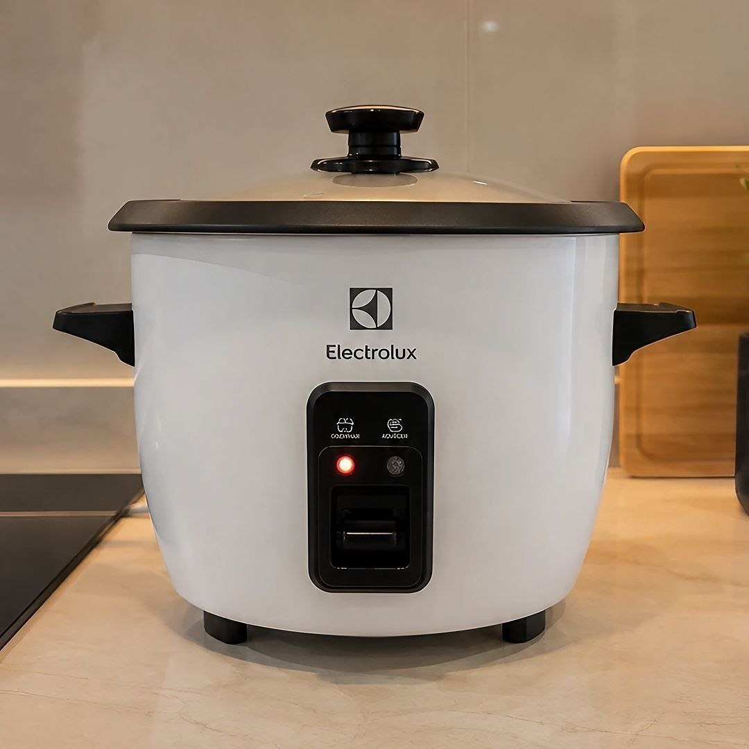 Panela Elétrica Electrolux vapor arroz capacidade 1,3L 7 xícaras manter aquecido panela removível antiaderente tampa vidro RCB50 branca por Rita Lobo​