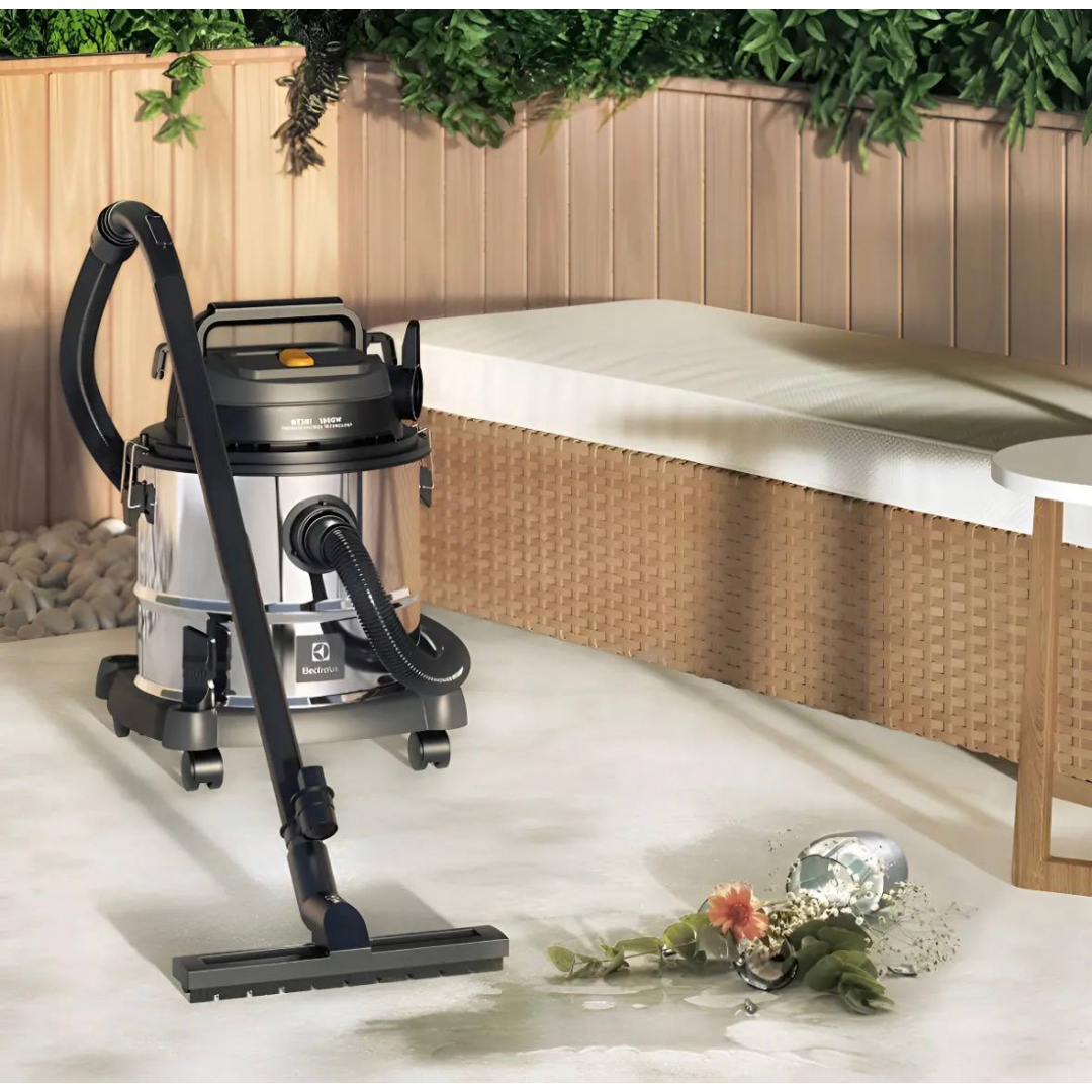 Aspirador Pó e Água Electrolux função Sopro Compacto Líquidos Químicos Inox 1800W 20L total 15L útil protetor térmico GT20i
