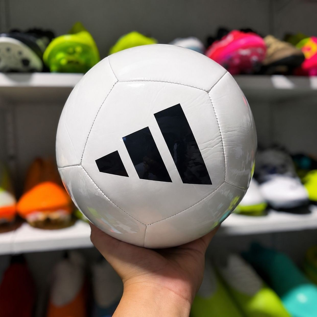 Bola de Futebol Adidas