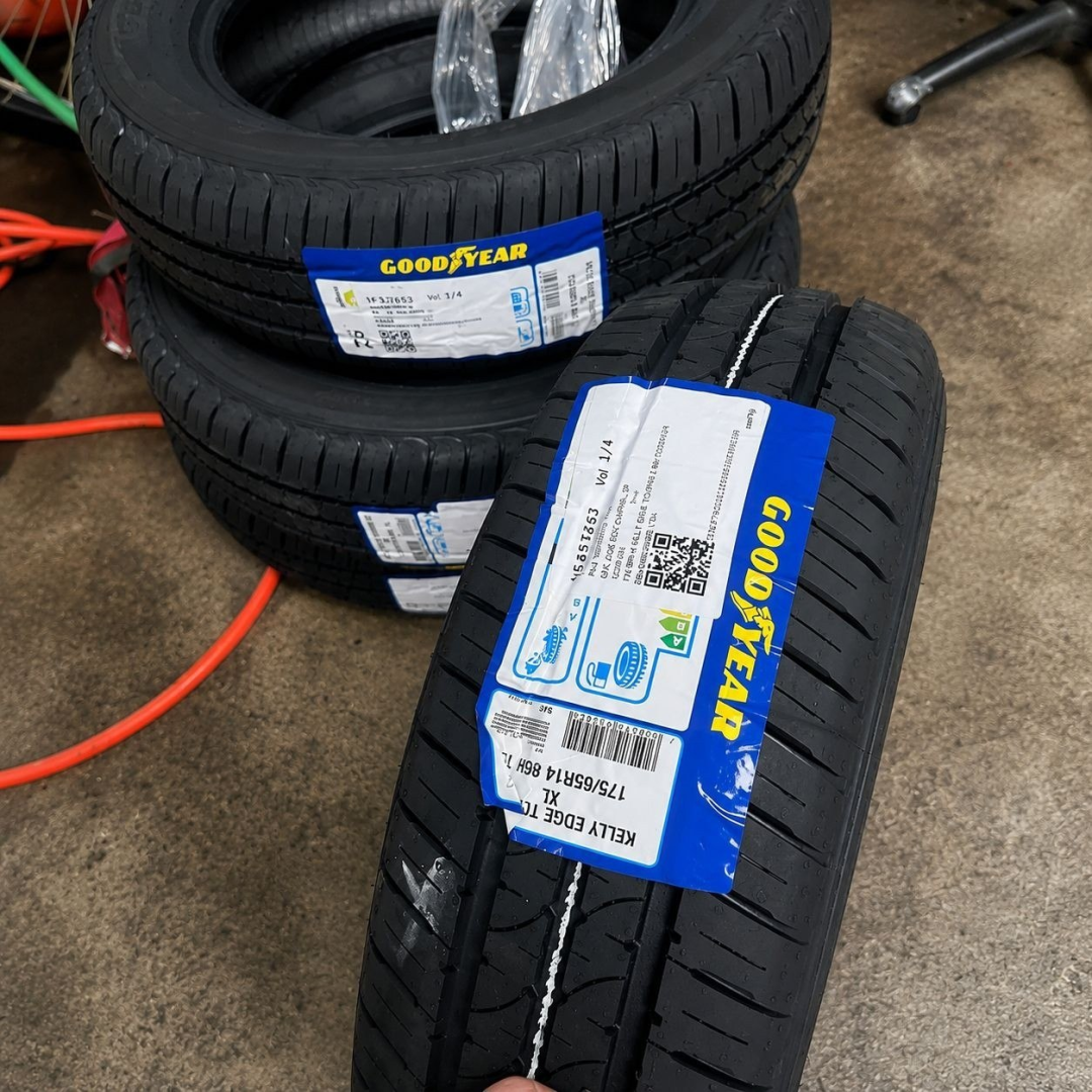 Kit com 2 Pneus Goodyear 175/65R14 Touring 2 86H Aro 14