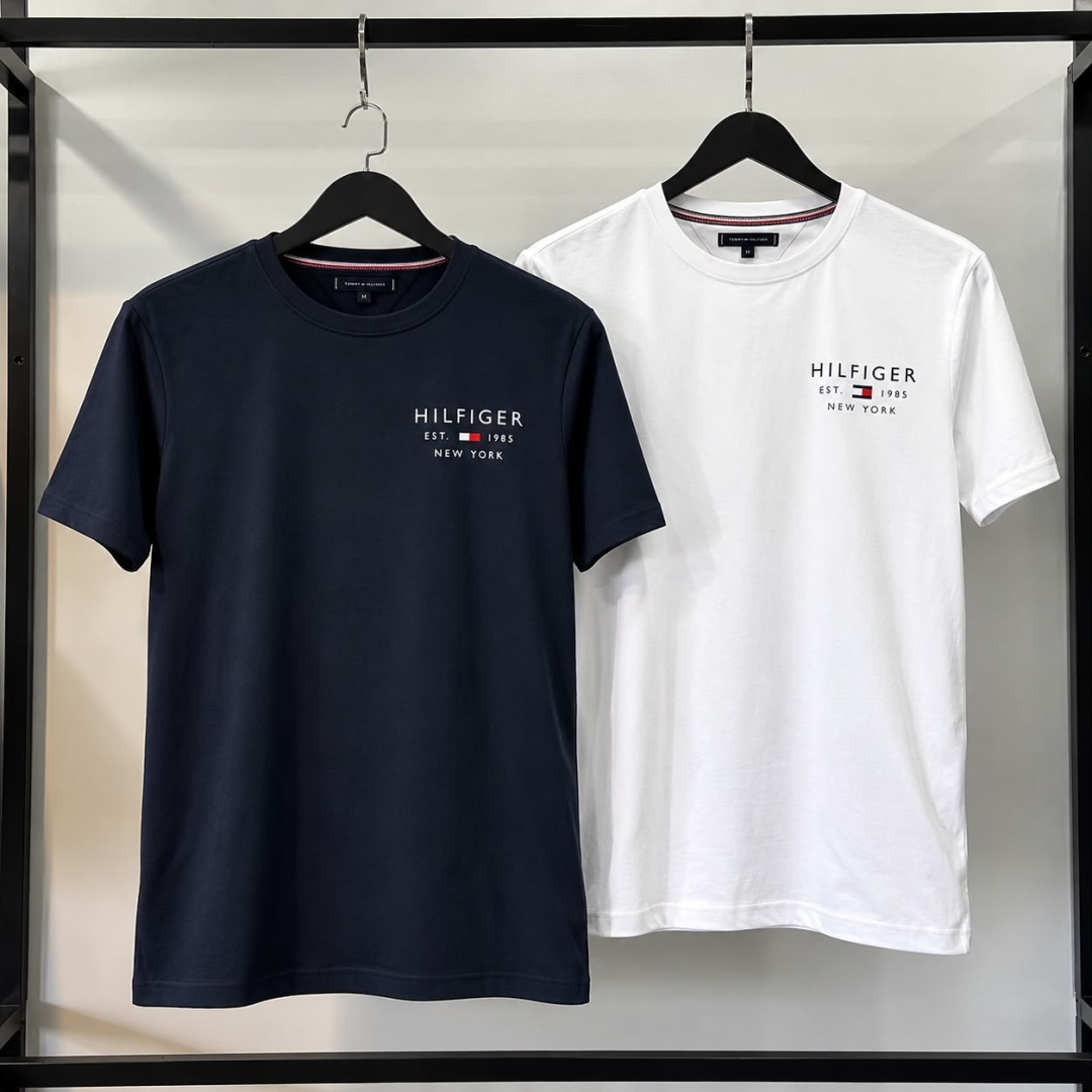 Kit com 2 Camisetas Tommy Hilfiger Brand Love