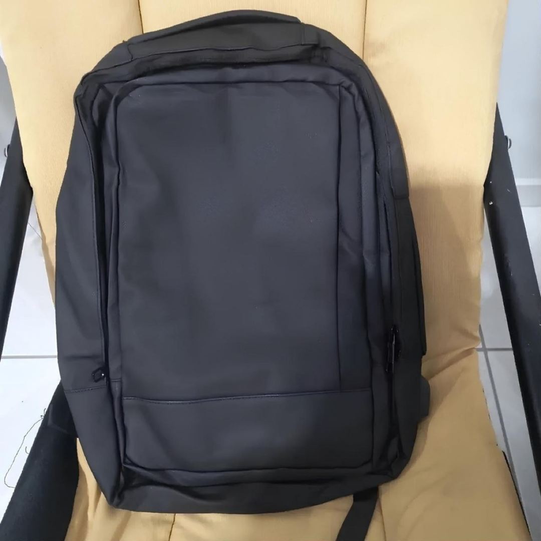 Mochila Dos Homens Com Faixa Impermeável Para Expansão Preto Liso